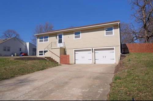 9320 W 49th Ter, Merriam, KS, 66203-1748 | Card Image