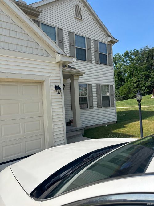 25684 Rolling Hills Dr, South Bend, IN, 46628-9586 | Card Image