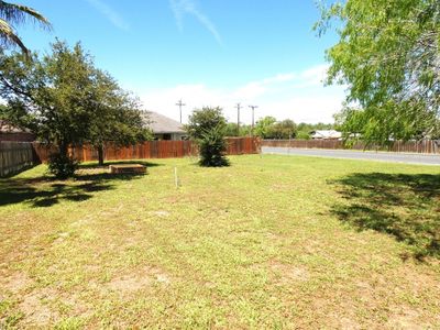 911 E Steiner Street, House other with 1 bedrooms, 2 bathrooms and null parking in Beeville TX | Image 3