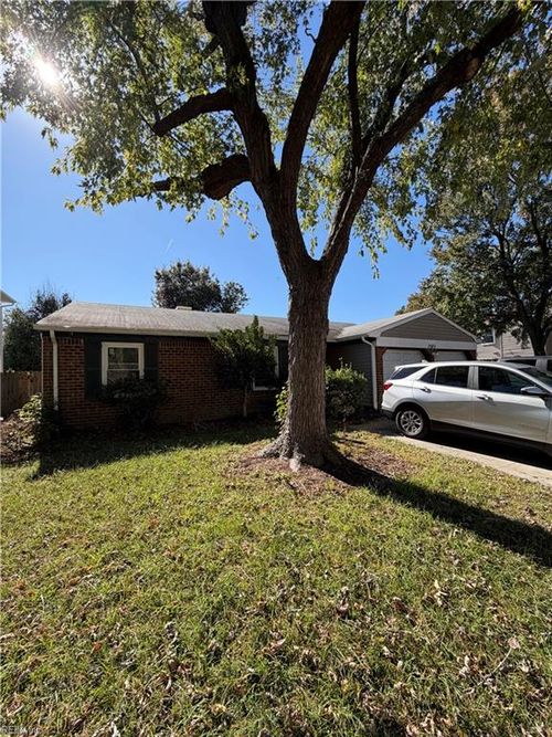 3033 Glastonbury Dr, Virginia Beach, VA, 23453-5526 | Card Image