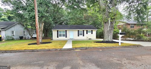 18 Helms St, Newnan, GA, 30263-1419 | Card Image