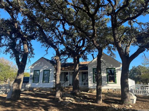 543 Narrows Rd, Blanco, TX, 78606-4964 | Card Image
