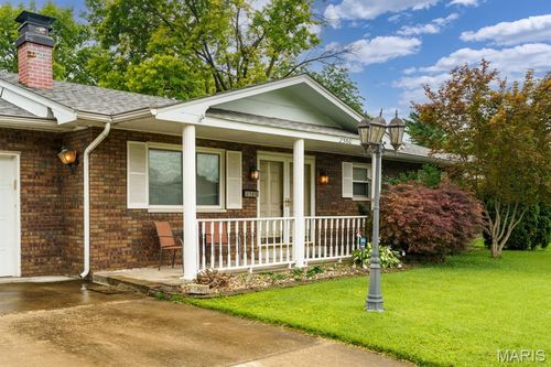 2560 Stratford Ln, Granite City, IL, 62040-5229 | Card Image