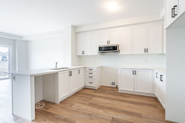 189 Lormont Blvd, House attached with 3 bedrooms, 3 bathrooms and 1 parking in Stoney Creek ON | Image 9