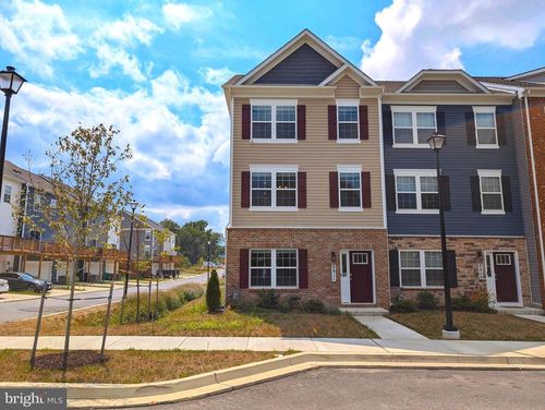 8811 Crossbill Rd, CLINTON, MD, 20735-9675 | Card Image