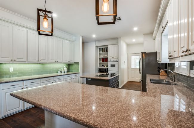 1700 Bowie Cir, House other with 3 bedrooms, 2 bathrooms and null parking in Corsicana TX | Image 13