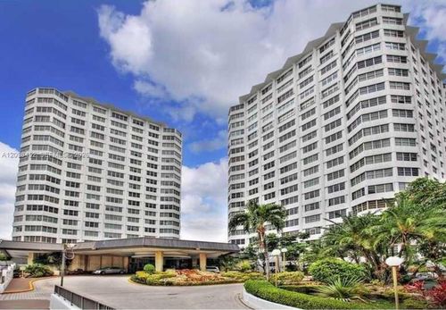 1807-999 Brickell Bay Dr, Miami, FL, 33131-2933 | Card Image