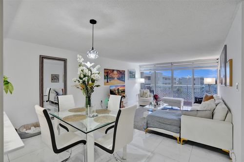 18041 Biscayne Blvd, Aventura, FL, 33160-5202 | Card Image