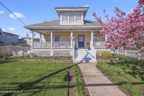 8 Riverdale Ave, Monmouth Beach, NJ, 07750-1435 | Card Image