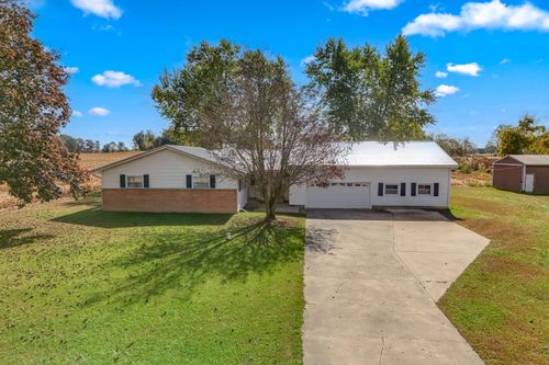 7151 N Adams Rd, North Adams, MI, 49262-8704 | Card Image