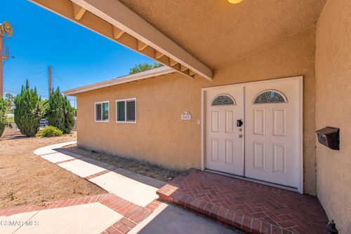8681 Winnetka Ave, Winnetka, CA, 91306-4201 | Card Image