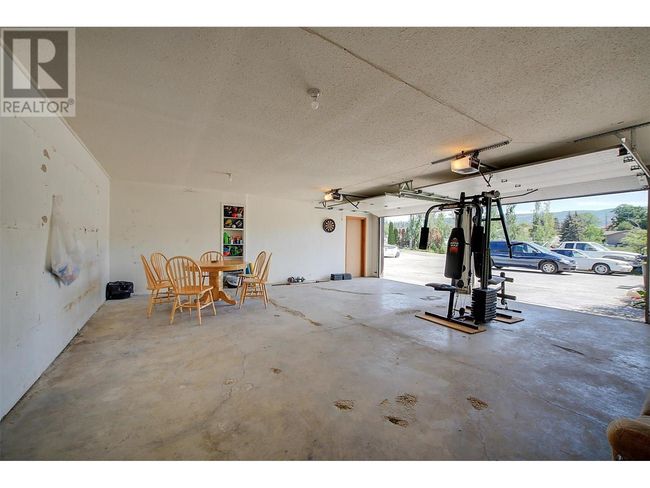 215 Arab Rd, House other with 8 bedrooms, 6 bathrooms and 5 parking in Kelowna BC | Image 33