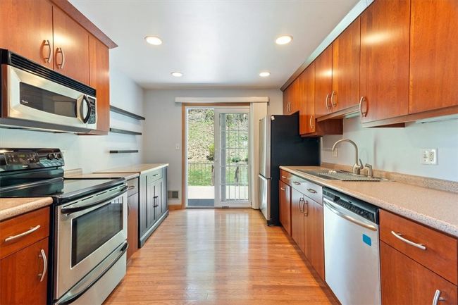304 Forest Ridge Dr, Townhouse with 2 bedrooms, 2 bathrooms and 2 parking in Pittsburgh PA | Image 8
