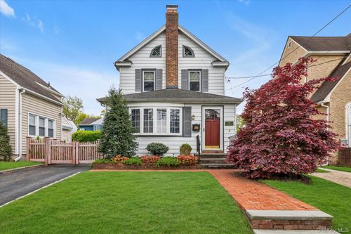 20 Highland Pl, Great Neck, NY, 11020-1057 | Card Image