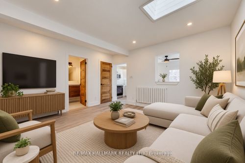 upper-327 Kenilworth Ave, Toronto, ON, M4L3S9 | Card Image