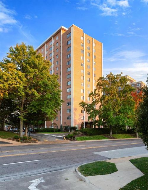 apt-3b-900 S Hanley Rd, Clayton, MO, 63105-2667 | Card Image