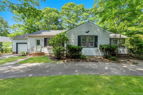 62 Squires Ave, East Quogue, NY, 11942-4433 | Card Image
