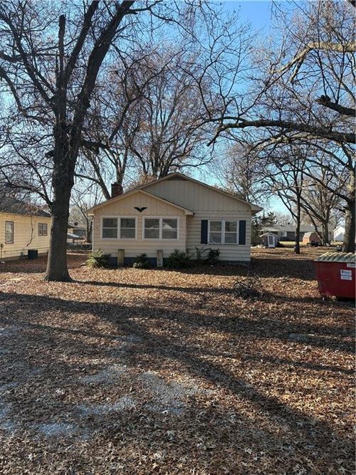 114 S High St, Arma, KS, 66712-4022 | Card Image