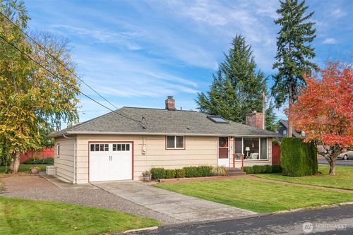 31740 W Commercial St, Carnation, WA, 98014-7634 | Card Image