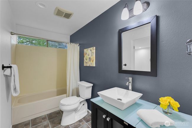 Hall Bath. Door to 2nd bed on left. | Image 32