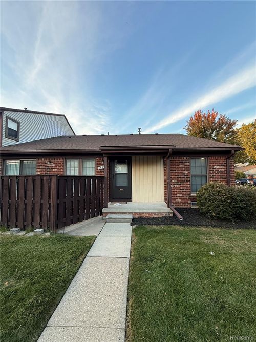 15309 Renshaw Dr, Clinton Twp, MI, 48038-2655 | Card Image