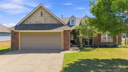 2111 S Javine Ave, Skiatook, OK, 74070-3518 | Card Image
