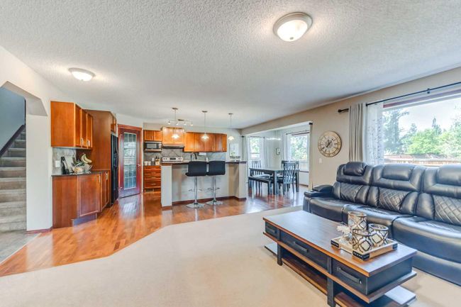 10 Kincora Heights Nw, Home with 4 bedrooms, 3 bathrooms and 4 parking in Calgary AB | Image 7