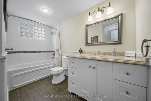 38 River View Dr, Brampton, ON, L6W2E5 | Card Image
