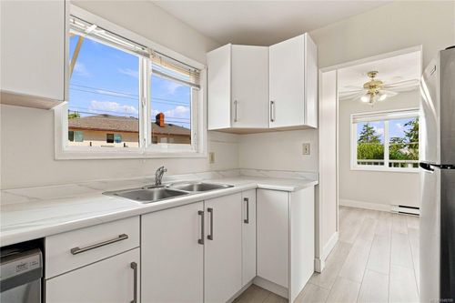 2940 Cedar Hill Rd, Victoria, BC, V8T3H9 | Card Image