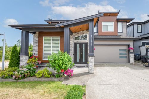 16796 16a Ave, Surrey, BC, V3Z0T3 | Card Image