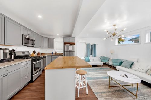 8 Forest Ln, Greenwood Lake, NY, 10925-4230 | Card Image