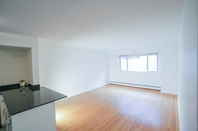 303 - 1050 Jervis Street, Condo with 1 bedrooms, 1 bathrooms and null parking in Vancouver BC | Image 3