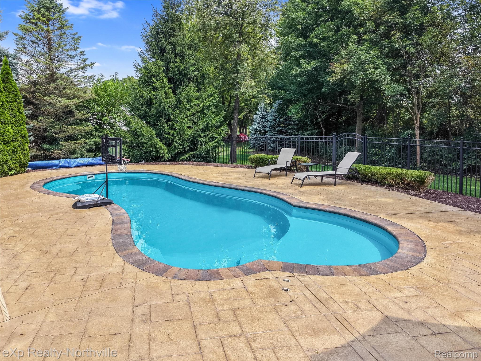 Residential in Lyon Charter Township 4
