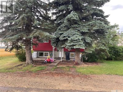 6011 Neufeld Ave, House other with 5 bedrooms, 2 bathrooms and null parking in Waldheim SK | Image 1