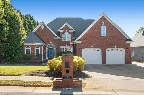 250 Christi Ln, Kernersville, NC, 27284-7118 | Card Image