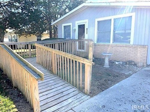 511 W Ohio Ave, Hartford City, IN, 47348-1354 | Card Image