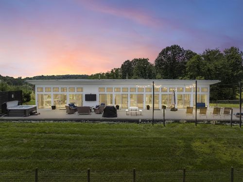 19718 Feathers Rd, Logan, OH, 43138-9428 | Card Image