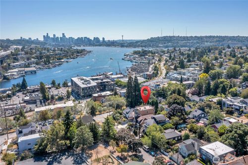 apt-b-4019 4th Ave Ne, Seattle, WA, 98105-6559 | Card Image