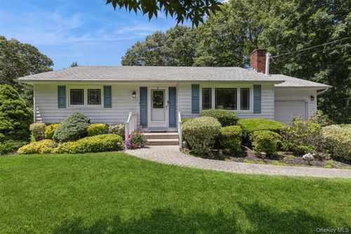 42 Summit Dr, Smithtown, NY, 11787-5149 | Card Image
