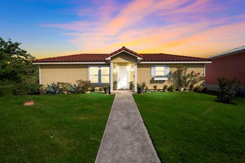 210 Debbie Ln, Dickinson, TX, 77539-1936 | Card Image