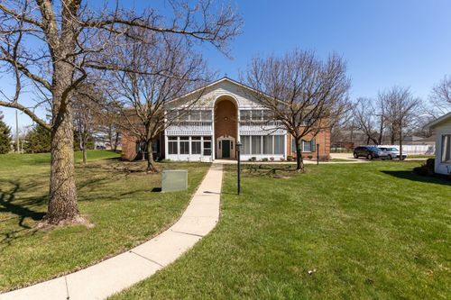 apt-b3-8187 Grays Dr, Grosse Ile, MI, 48138-2206 | Card Image