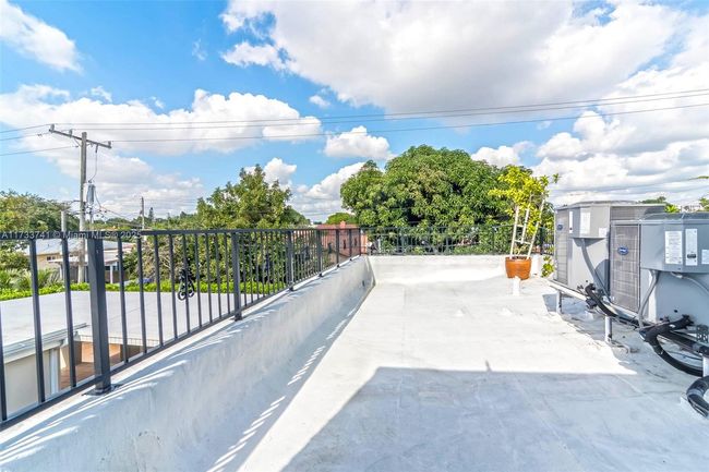 2341 Sw 16 Th Ter, House other with 4 bedrooms, 5 bathrooms and null parking in Miami FL | Image 36
