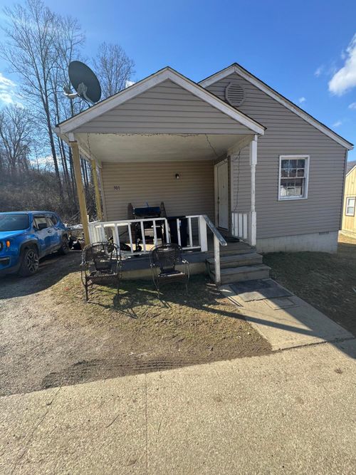 301 Cumberland Pl, Cumberland, KY, 40823-1126 | Card Image