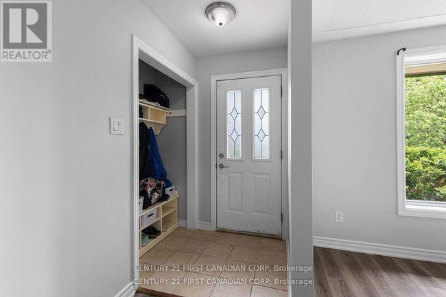 5270 Trafalgar St, House other with 5 bedrooms, 3 bathrooms and 6 parking in Dorchester ON | Image 4