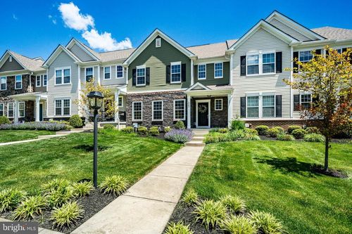 323 Stafford Ct, CHESTER SPRINGS, PA, 19425-2930 | Card Image