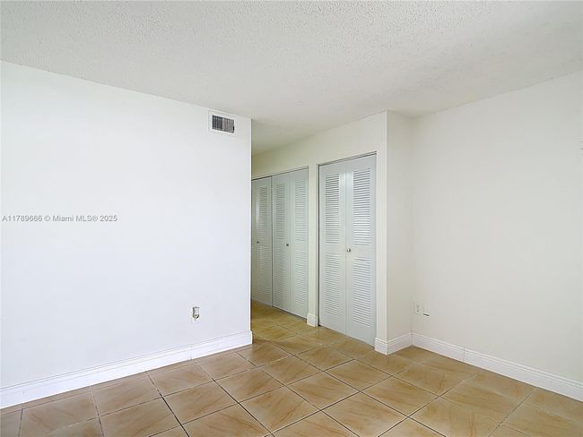 5863 - 5863 W 28 Th Ave, Condo with 2 bedrooms, 2 bathrooms and null parking in Hialeah FL | Image 15