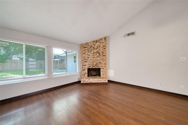 3034 Becket St, House other with 3 bedrooms, 2 bathrooms and 2 parking in Pearland TX | Image 7