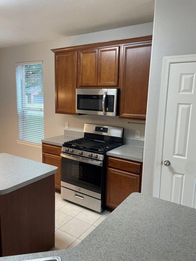827 Chase View Dr, House other with 4 bedrooms, 3 bathrooms and 2 parking in Bacliff TX | Image 9