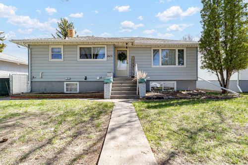 2631 16 Ave Se, Medicine Hat, AB, T1A3T6 | Card Image