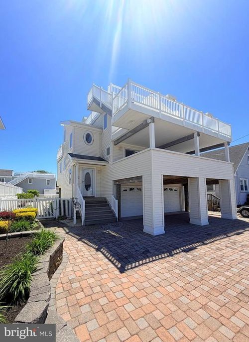 212 N Barnegat Ave, Surf City, NJ, 08008-4946 | Card Image